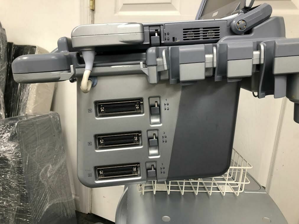 GE Logiq e, Vivid e Rolling Cart with Three Probe Connector